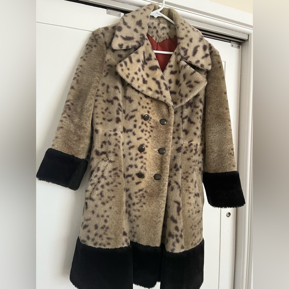 Super vintage (1940’s?) super fun faux fur jacket.